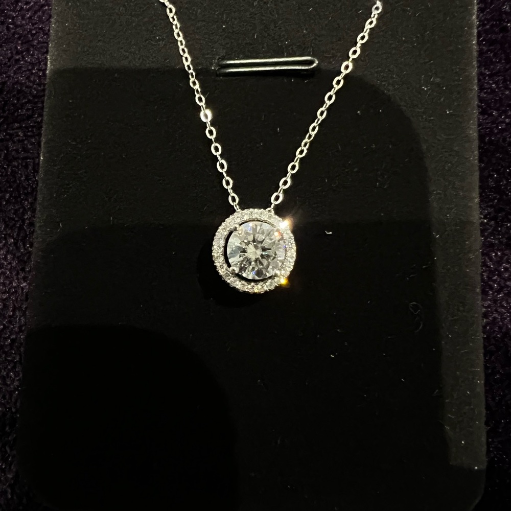 Brand New Moissanite Pendant Necklace 1CT 18K White Gold Plated Sterling Silver - Picture 4 of 11